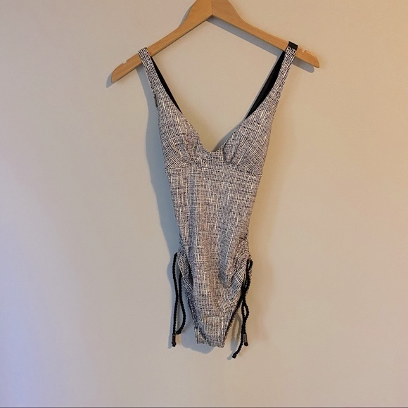 Lole one piece side tie cross back black and white patterned swimsuit- XS - Picture 8 of 16